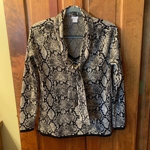 Chico, NEW WITH TAGS, pullover sweater. Detachable tie front buttons on. V neck.